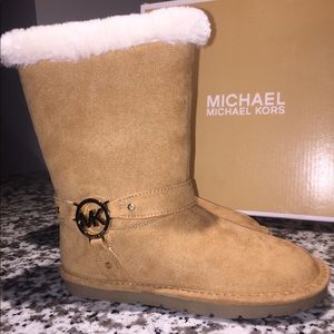 💥💥Brand NEW! Michael Kors Winter Boots!